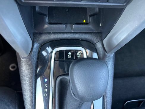 Used 2025 Toyota Corolla Cross LE FWD image 27