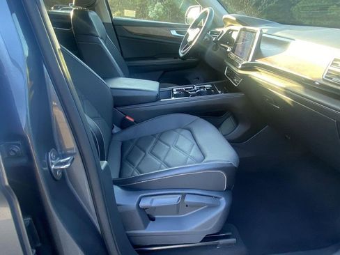 Used 2024 Volkswagen Atlas SE image 29