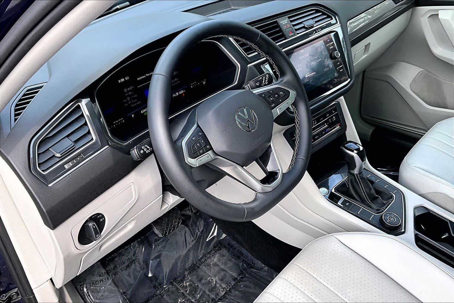 Used 2022 Volkswagen Tiguan SE AWD/4WD image 18