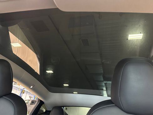 Used 2022 Tesla Model Y Long Range image 34