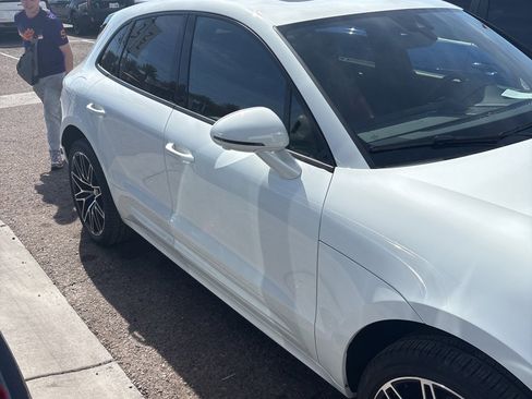 Used 2024 Porsche Macan image 4