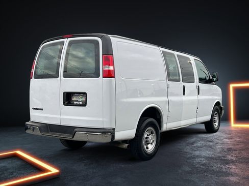 Used 2018 Chevrolet Express 2500 w/ Driver Convenience Package image 6