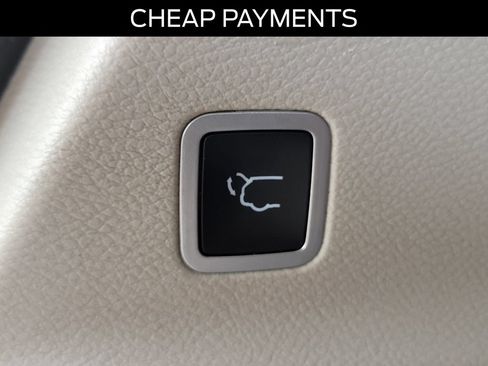 Used 2017 Chrysler Pacifica Touring-L FWD image 8