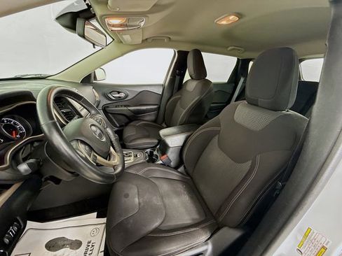 Used 2015 Jeep Cherokee Latitude w/ Cold Weather Group image 20