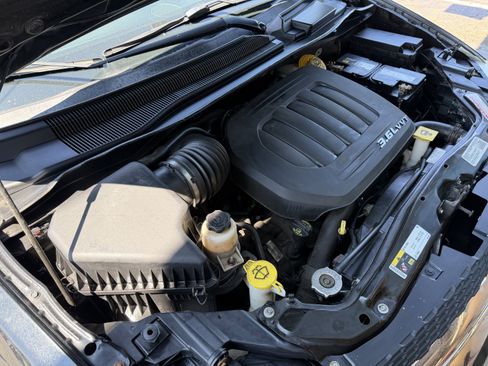 Used 2014 Dodge Grand Caravan SXT FWD image 37