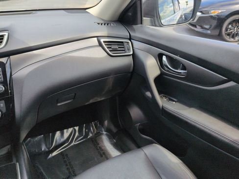 Used 2015 Nissan Rogue SV w/ SV Premium Package FWD image 17