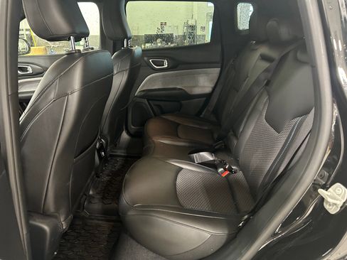 Used 2023 Jeep Compass Latitude AWD/4WD image 6