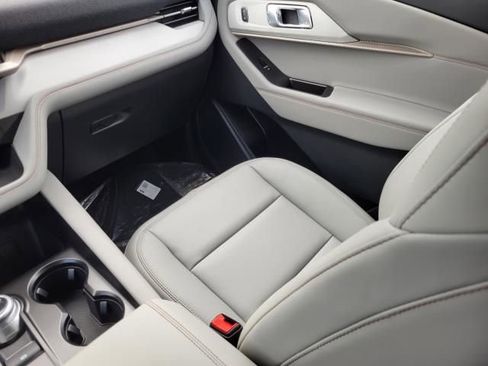 New 2026 Ford Explorer Active w/ Active Comfort Package image 21