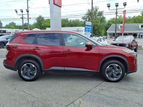 Used 2025 Nissan Rogue SV AWD/4WD image 4