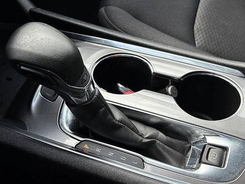Used 2022 Chevrolet Malibu LT FWD image 22