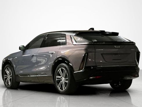 Used 2025 Cadillac Lyriq Luxury AWD/4WD image 3