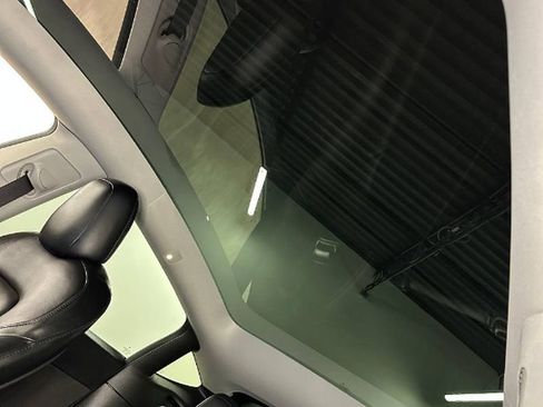 Used 2021 Tesla Model Y Long Range image 40