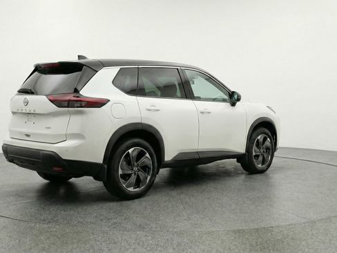 Used 2025 Nissan Rogue SV AWD/4WD image 9
