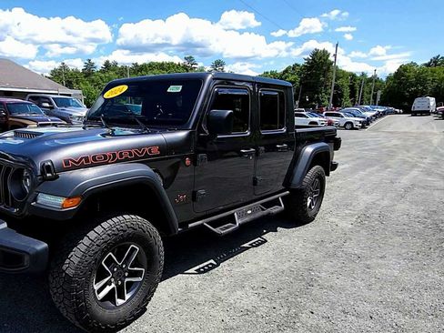 Used 2024 Jeep Gladiator Mojave w/ Convenience Group AWD/4WD image 4