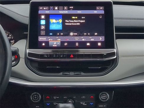 Used 2022 Jeep Compass Limited image 17