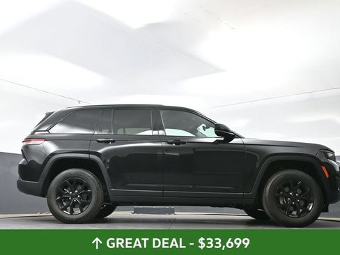 Used 2025 Jeep Grand Cherokee Altitude AWD/4WD image 52