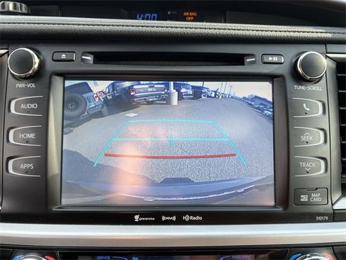 Used 2017 Toyota Highlander XLE image 17