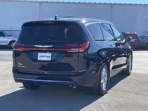 New 2026 Chrysler Pacifica Select image 7