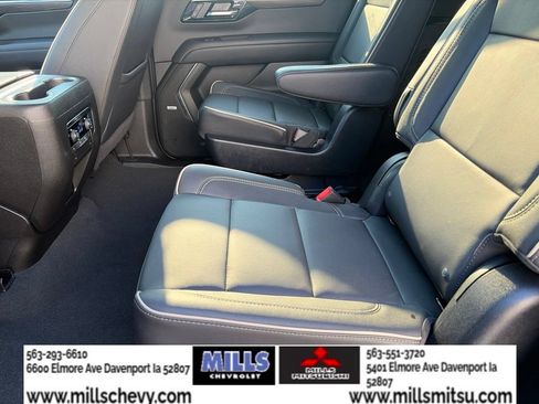 Used 2025 Chevrolet Suburban Premier AWD/4WD image 19