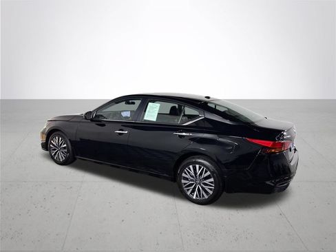 Used 2024 Nissan Altima 2.5 SV w/ SV Premium Package AWD/4WD image 8