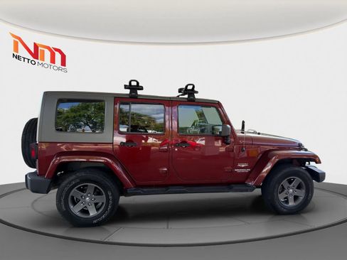 Used 2010 Jeep Wrangler Unlimited Sahara w/ Dual Top Group AWD/4WD image 6