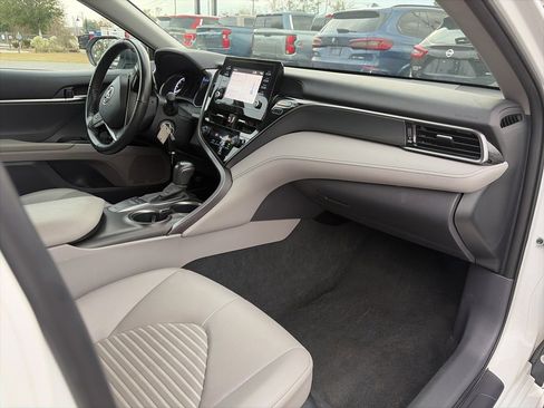 Used 2023 Toyota Camry SE image 9