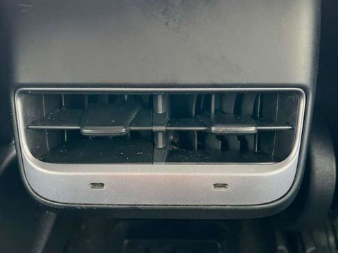 Used 2020 Tesla Model Y Long Range image 23