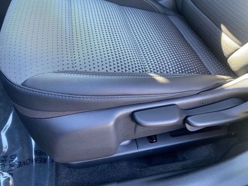 Used 2025 Chevrolet Trax LT image 23