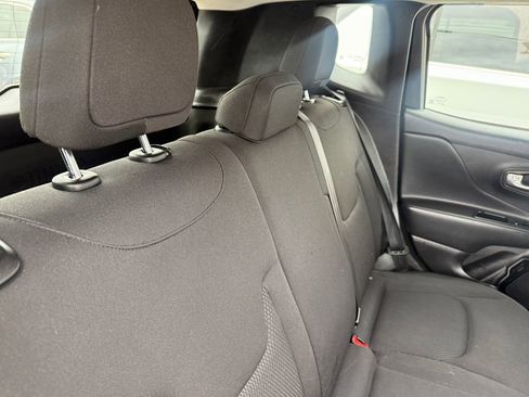 Used 2018 Jeep Renegade Altitude FWD image 18