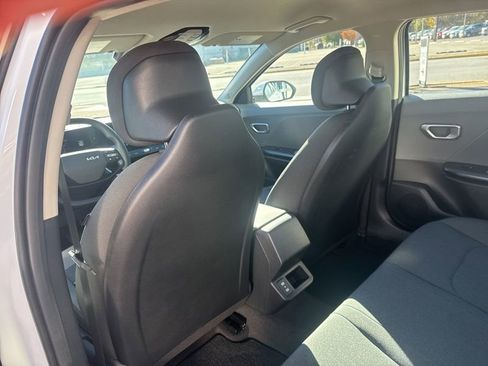 New 2025 Kia K4 LXS image 18
