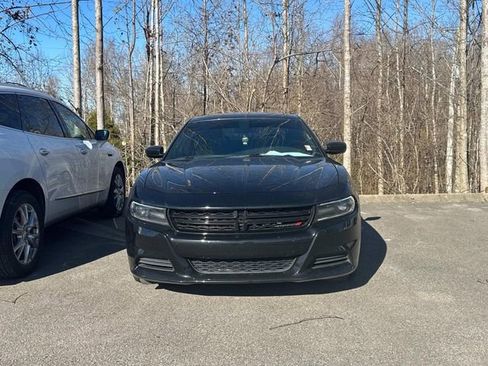 Used 2019 Dodge Charger SXT image 3