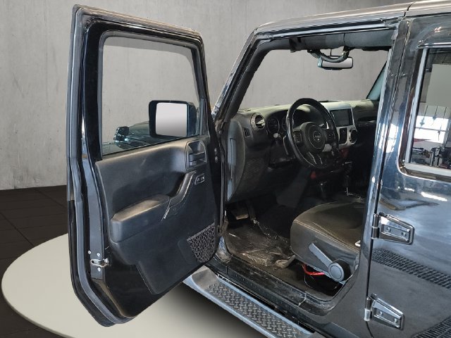 Used 2018 Jeep Wrangler Unlimited Sahara AWD/4WD image 35