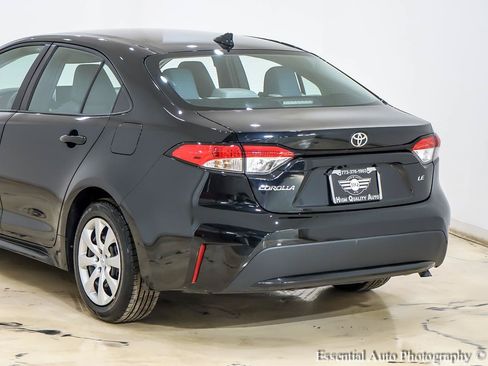 Used 2021 Toyota Corolla LE FWD image 9