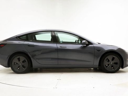 Used 2023 Tesla Model 3 Standard Range image 3