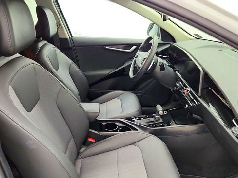 Used 2024 Kia Niro EX FWD image 23