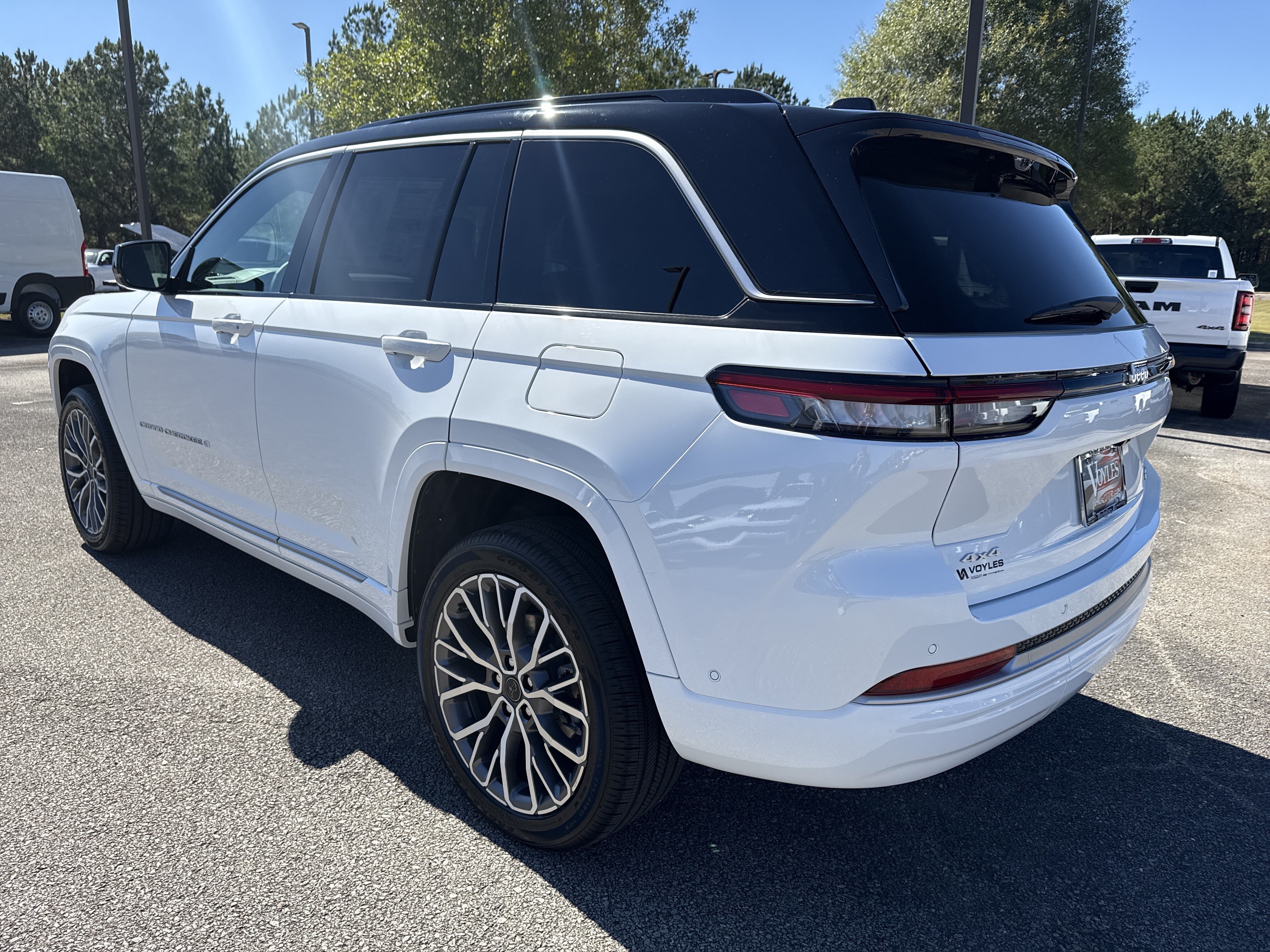 New 2027 Jeep Grand Cherokee Summit AWD/4WD image 5