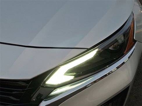Used 2024 Nissan Altima 2.5 SV image 14