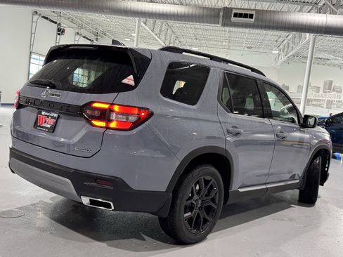 New 2025 Honda Pilot Touring image 4