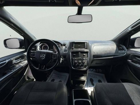 Used 2020 Dodge Grand Caravan SE FWD image 17
