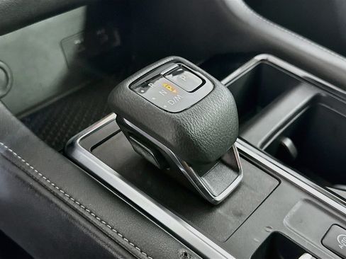 Used 2025 Nissan Pathfinder SV AWD/4WD image 24