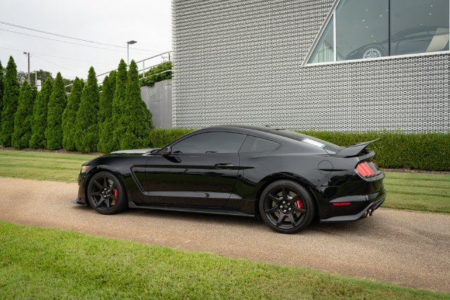 Used 2018 Ford Mustang Shelby GT350R w/ GT350R Equipment Group 920A RWD image 9