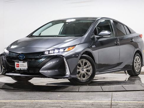 Certified 2022 Toyota Prius Prime LE FWD image 1