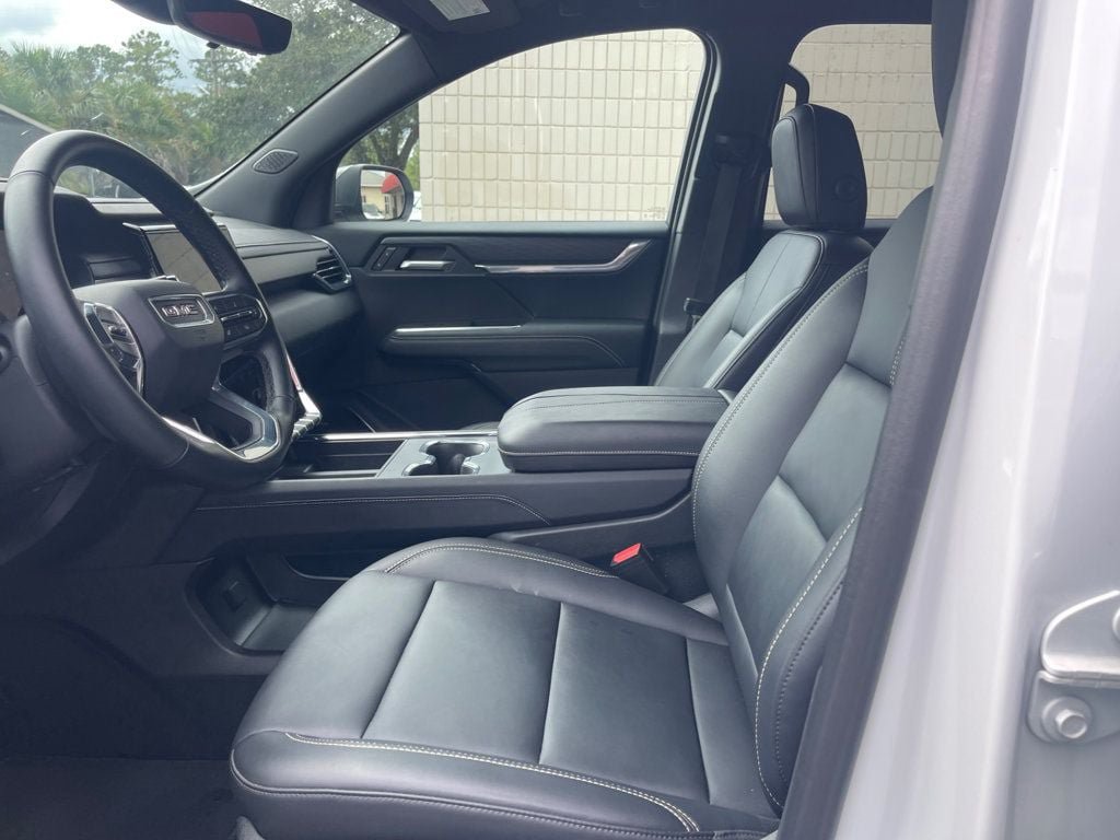 Used 2026 GMC Acadia Elevation w/ Elevation Premium Package AWD/4WD image 12
