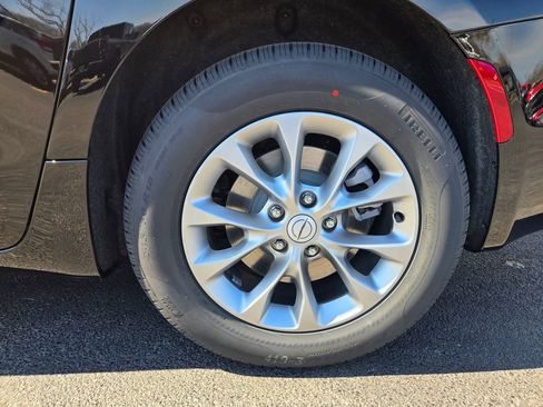 New 2026 Chrysler Pacifica Limited AWD/4WD image 9