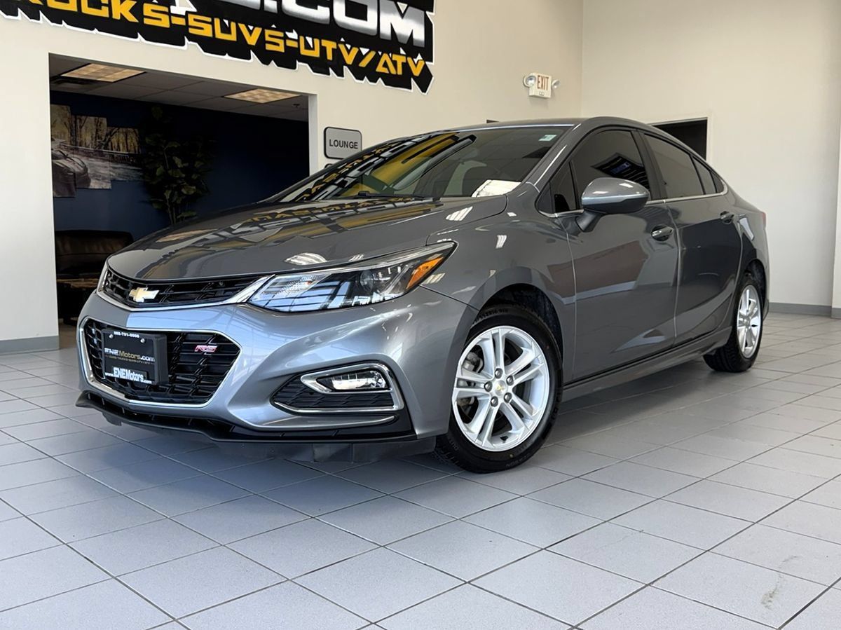 Used 2018 Chevrolet Cruze LT w/ RS Package FWD image 2