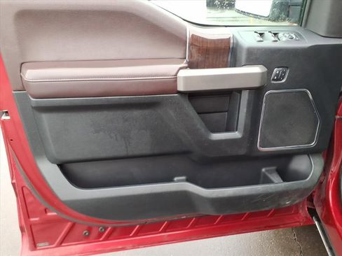 Used 2017 Ford F150 Platinum w/ Equipment Group 701A Luxury image 12