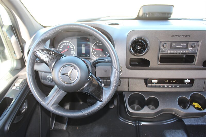 Used 2025 Mercedes-Benz Sprinter 2500 image 18