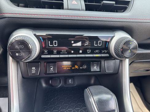 Used 2022 Toyota RAV4 SE w/ Weather & Moonroof Package AWD/4WD image 26