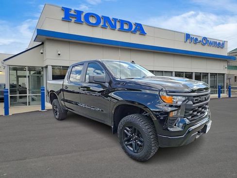 Used 2025 Chevrolet Silverado 1500 Custom Trail Boss w/ Midnight Edition AWD/4WD image 3