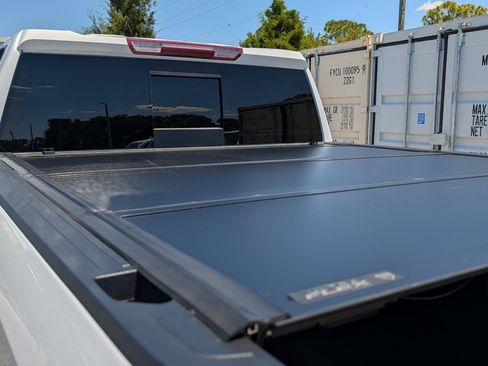 Used 2022 GMC Sierra 1500 AT4 w/ AT4 Preferred Package AWD/4WD image 17